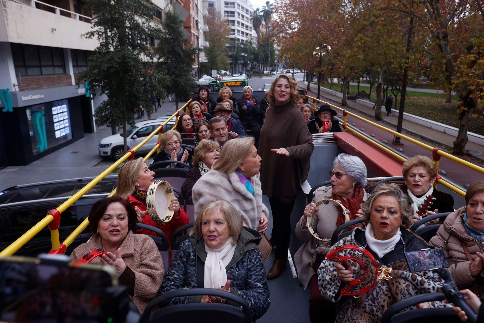 Los mayores de Córdoba cantan a la Navidad en un 'Coro de Coros'