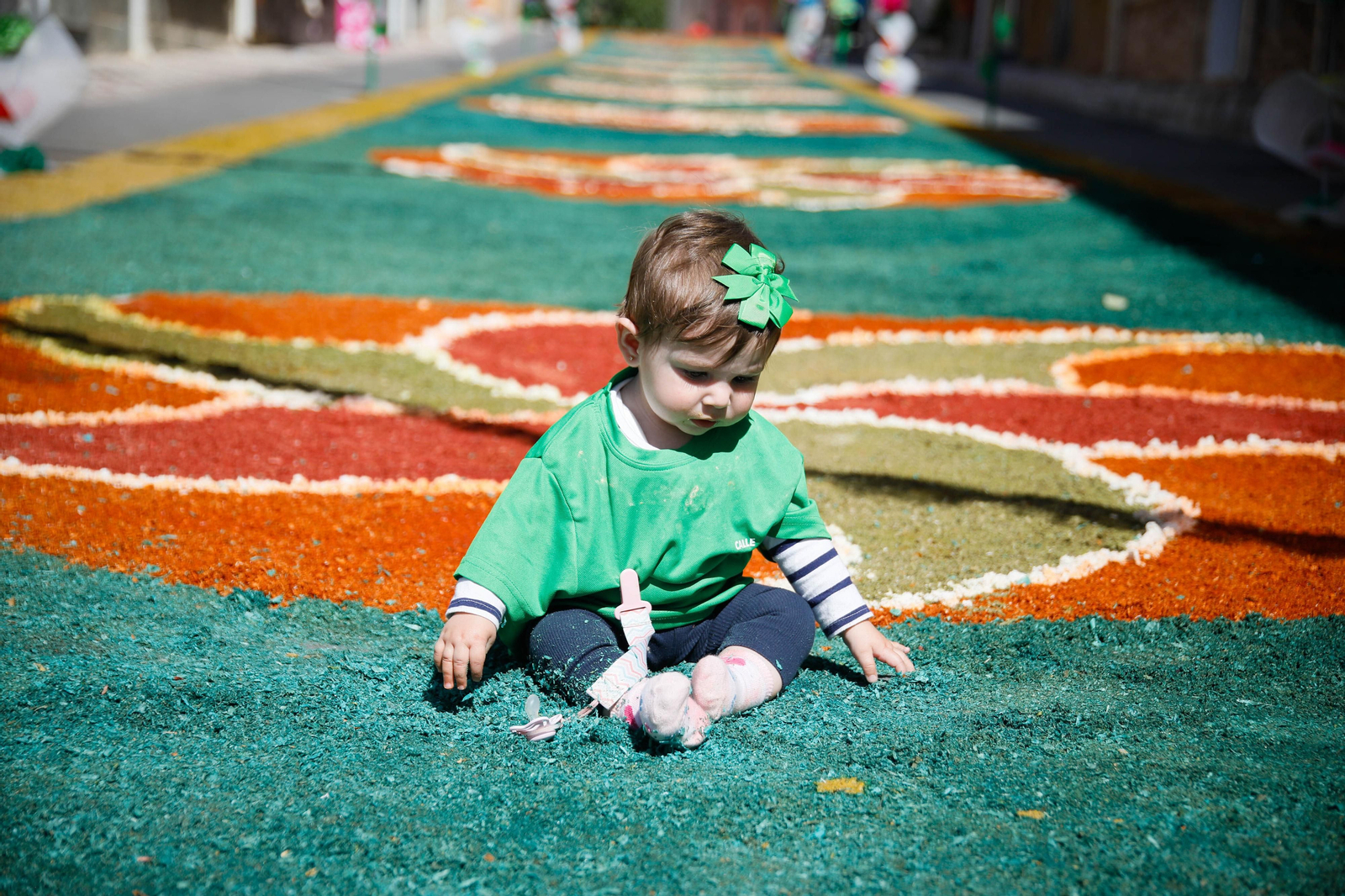 Así es la gran alfombra de serrín para que levite la Virgen de Fátima de Tíjola