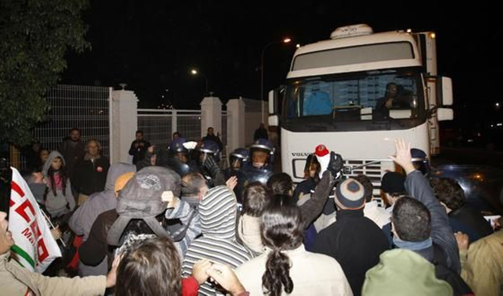 Primeras disputas en la huelga 

Foto: Javier Albiñana