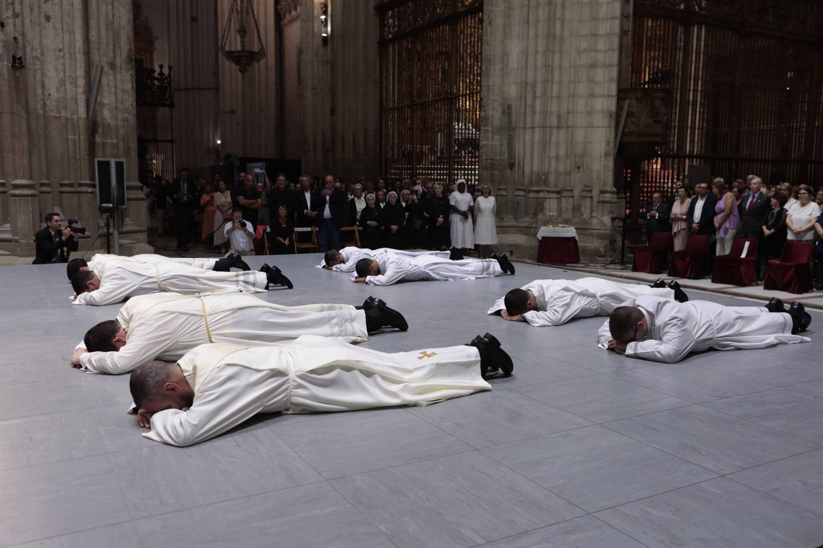 La ceremonia de ordenación conjunta de diáconos y sacerdotes en imágenes