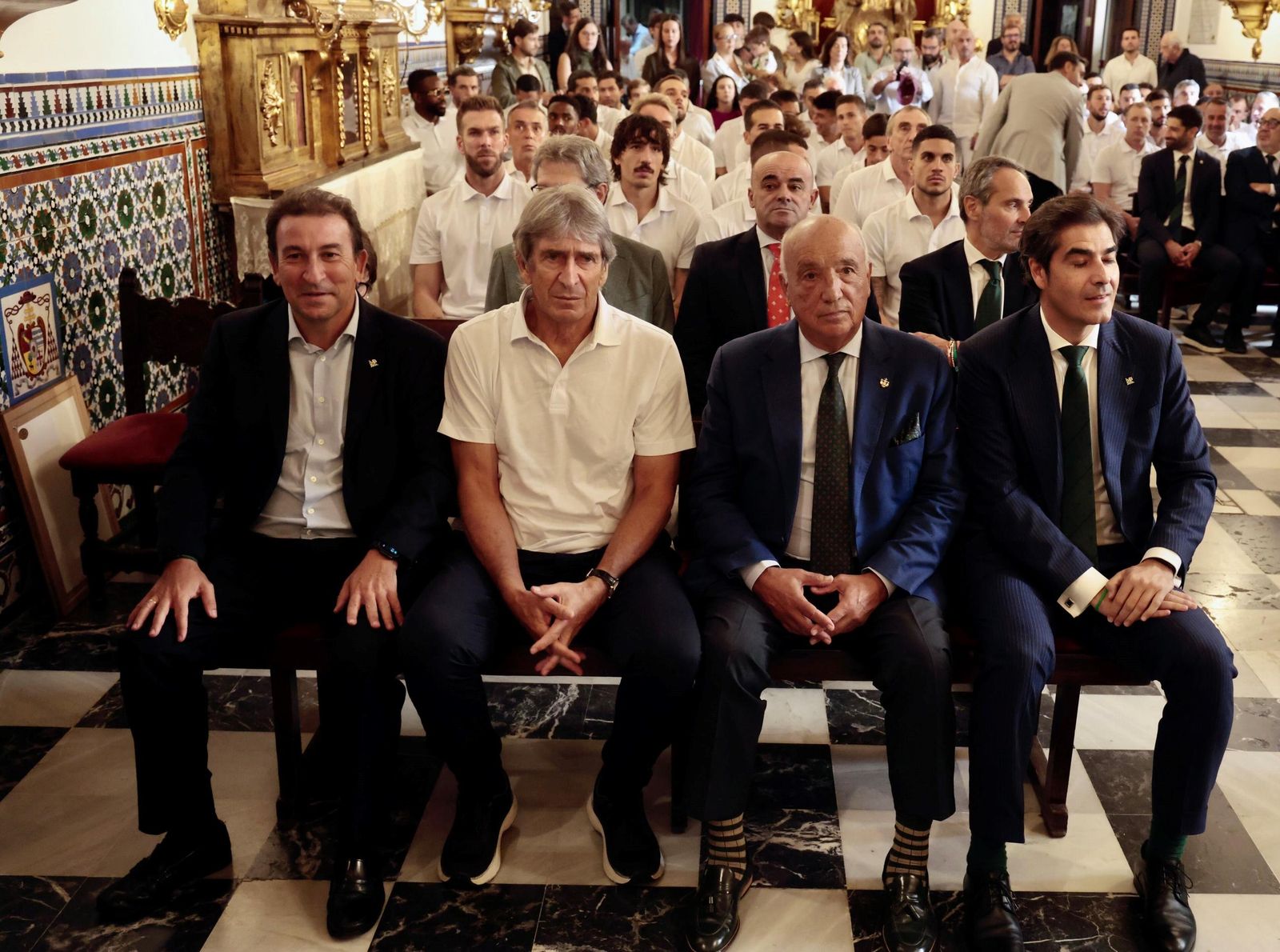 La visita del Betis a la Hermandad de El Museo, en imágenes