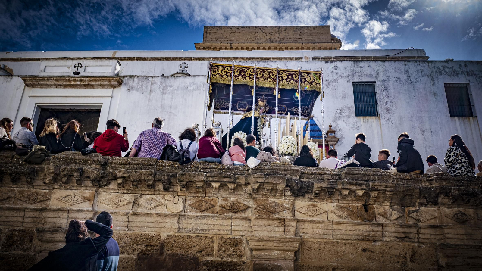 Imágenes de la salida de Sanidad en la Semana Santa de Cádiz 2025