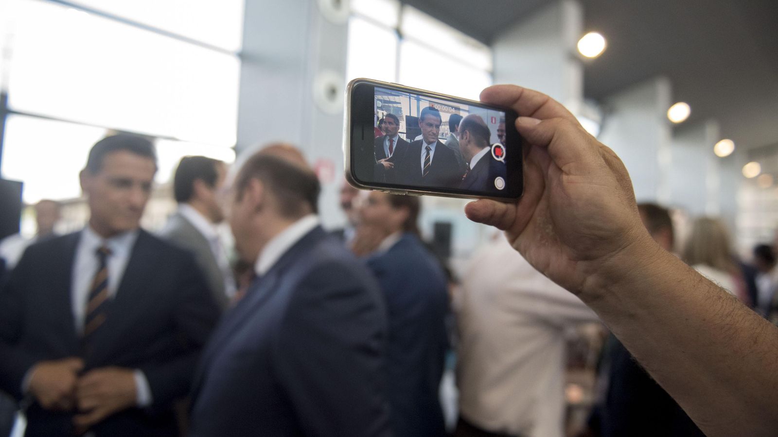 Reunión improvisada de Luis Salvador y Sebastián Pérez