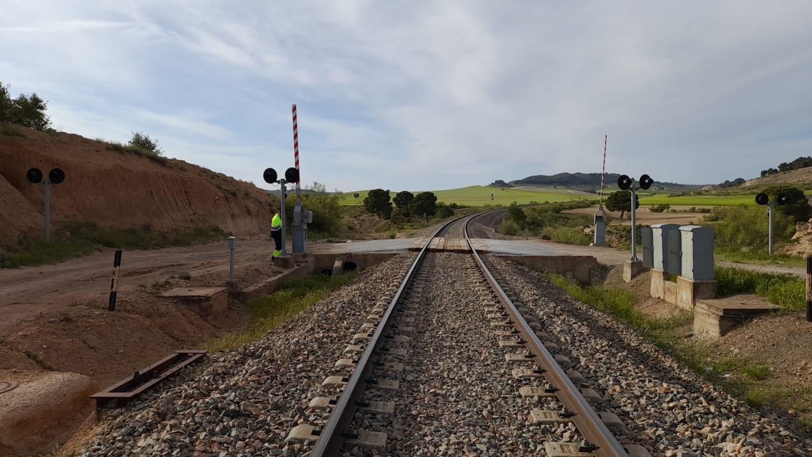 Paso a nivel en Cabra del Santo Cristo.
