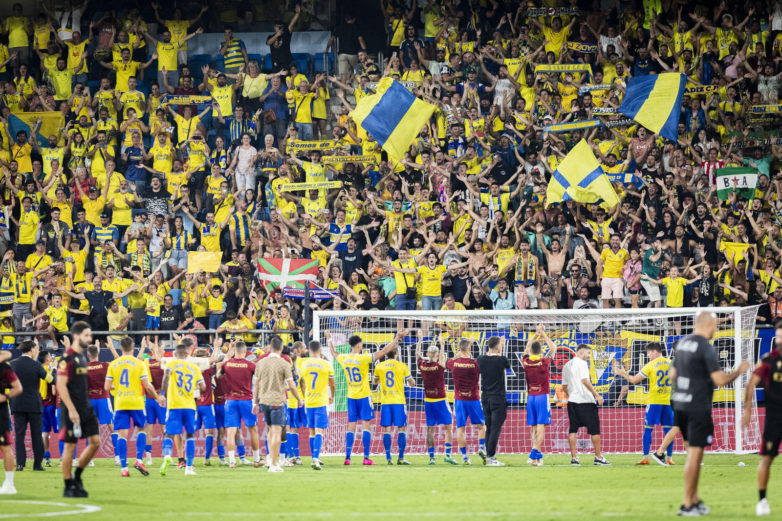 Imágenes del partido Cádiz-Alavés