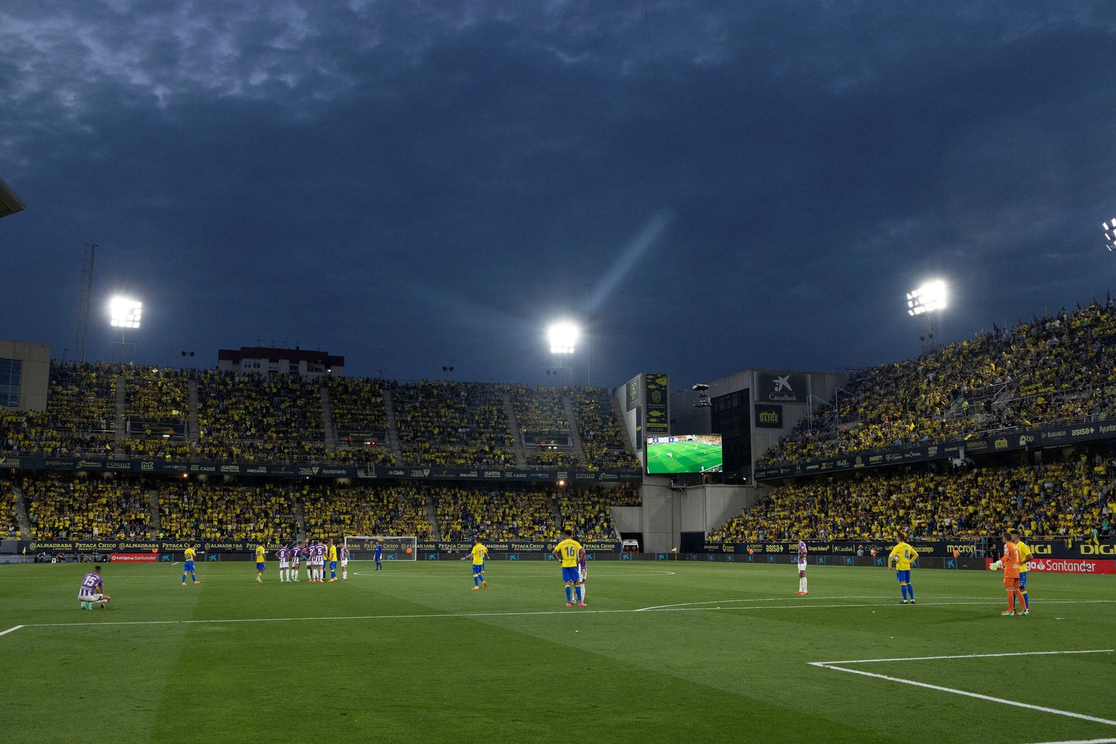 Todas las imágenes del Cádiz C.F.-Valladolid en el Nuevo Mirandilla