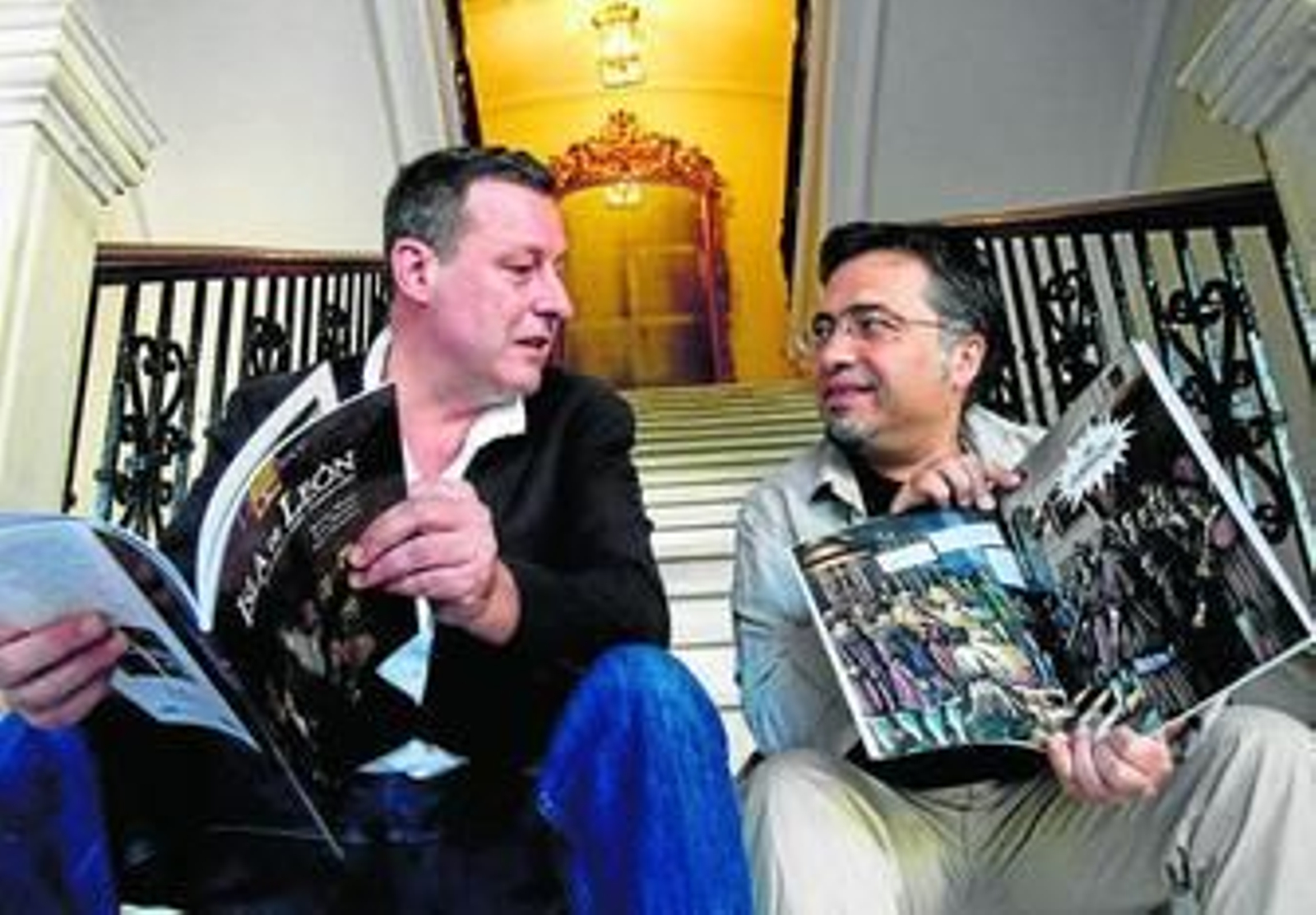 El dibujante Jesús Méndez junto a Ricardo Olivera 'Fritz', director artístico. El dibujante Jesús Méndez junto a Ricardo Olivera 'Fritz', director artístico.
