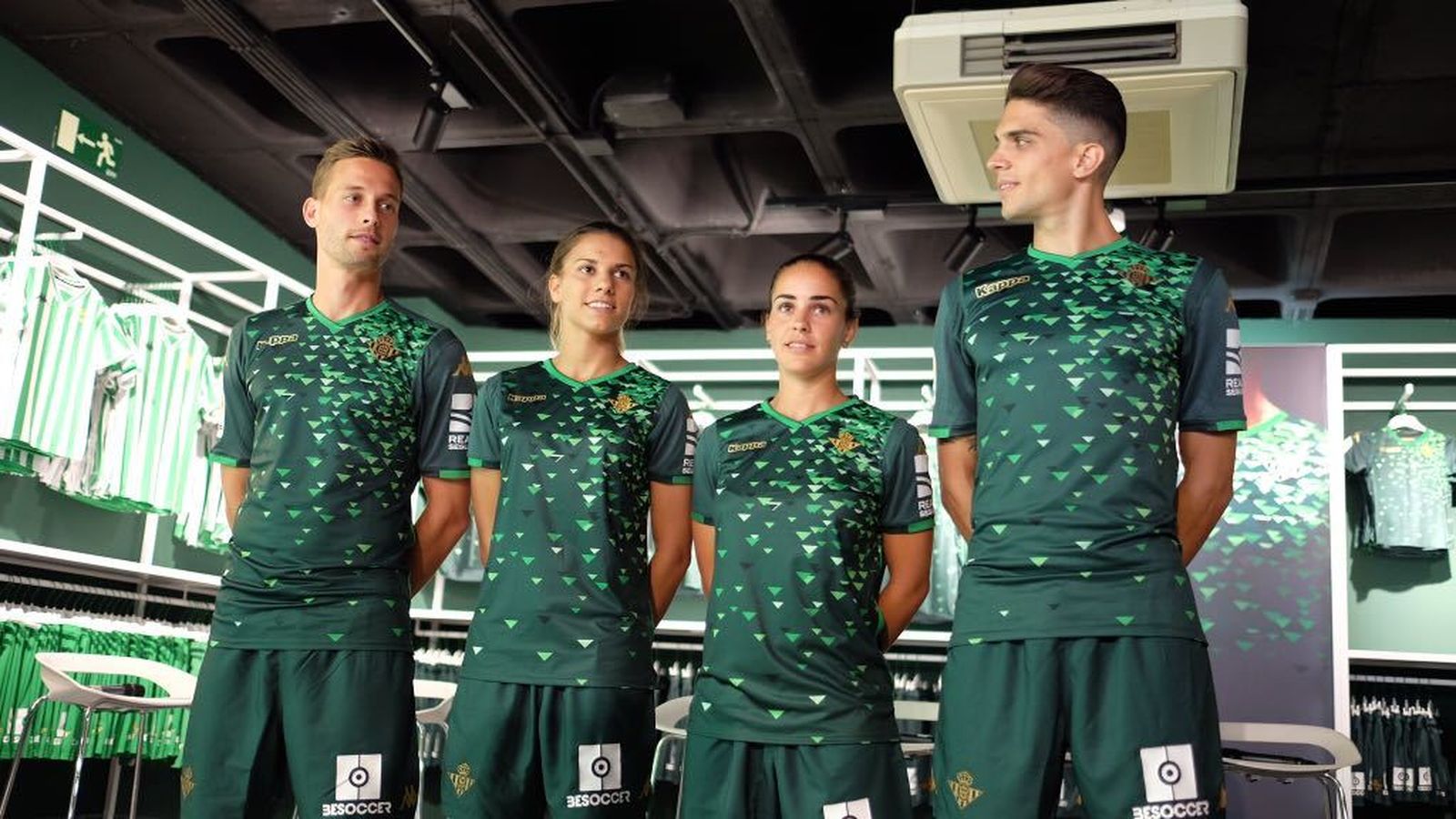 Acto en la tienda oficial del Betis.