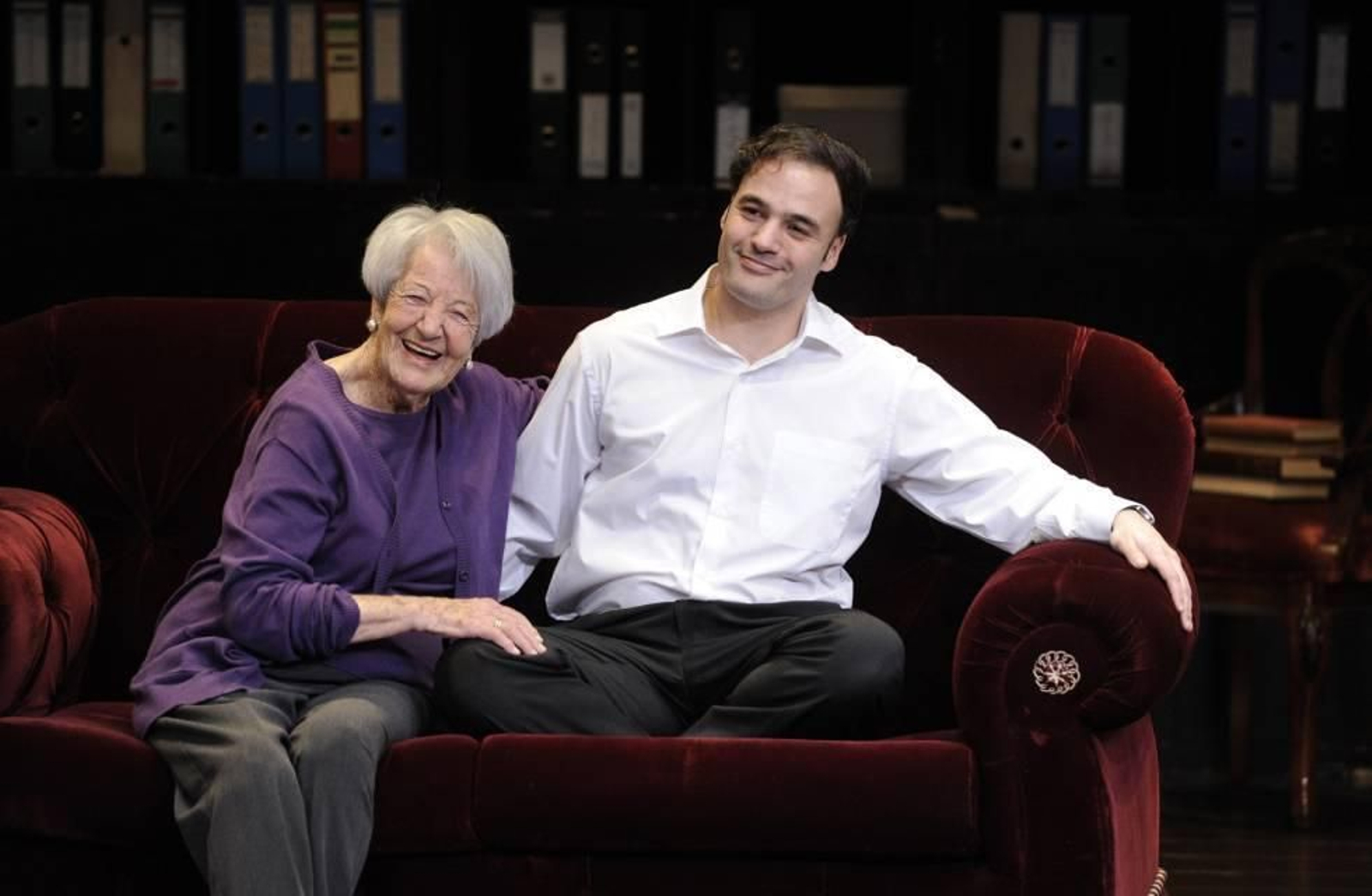Liberto Rabal, con su abuela, la actriz Asunción Balaguer, en una obra de teatro. Liberto ya no trabaja como actor, es dependiente. Liberto Rabal, con su abuela, la actriz Asunción Balaguer, en una obra de teatro. Liberto ya no trabaja como actor, es dependiente.