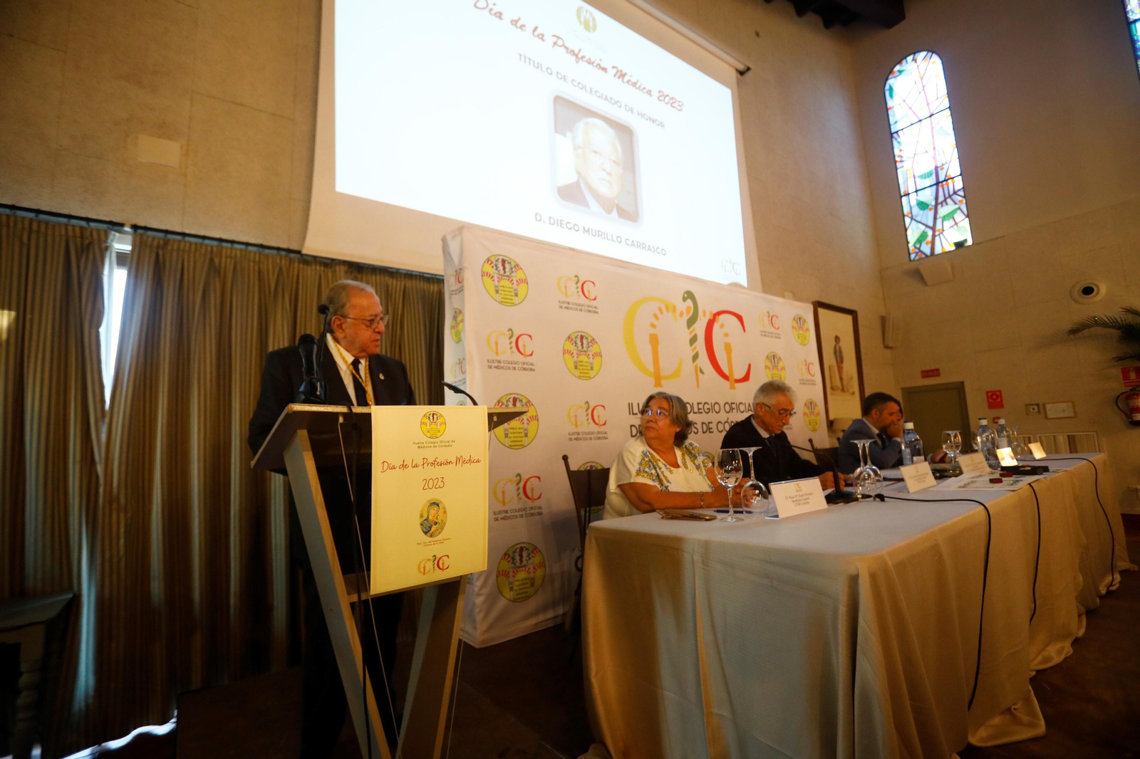 El Colegio de Médicos de Córdoba otorga sus medallas, en imágenes