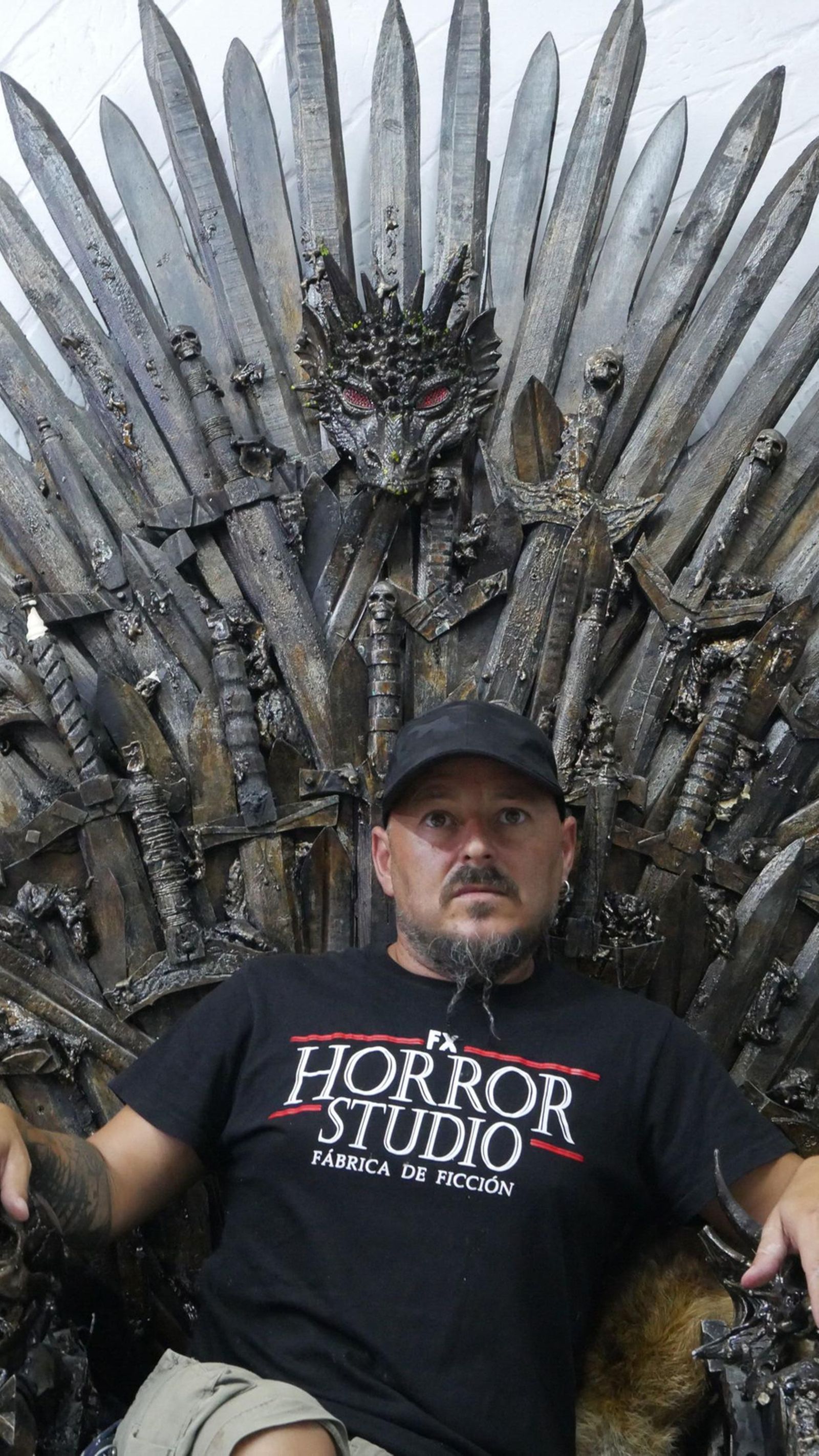 Lavilla, en el Trono de Hierro de 'Juego de Tronos' elaborado en su estudio