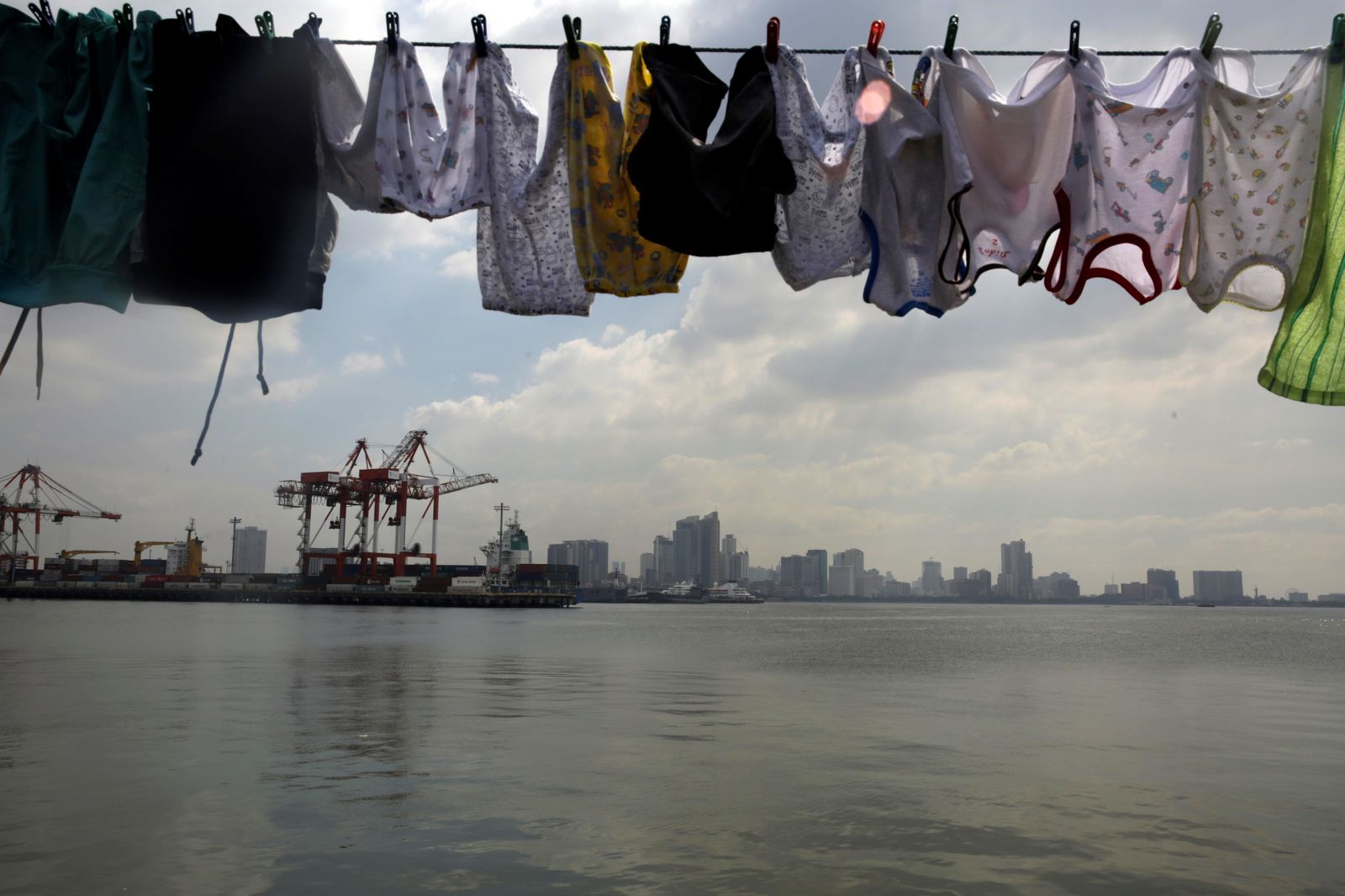 Casas en un mar de plástico filipino