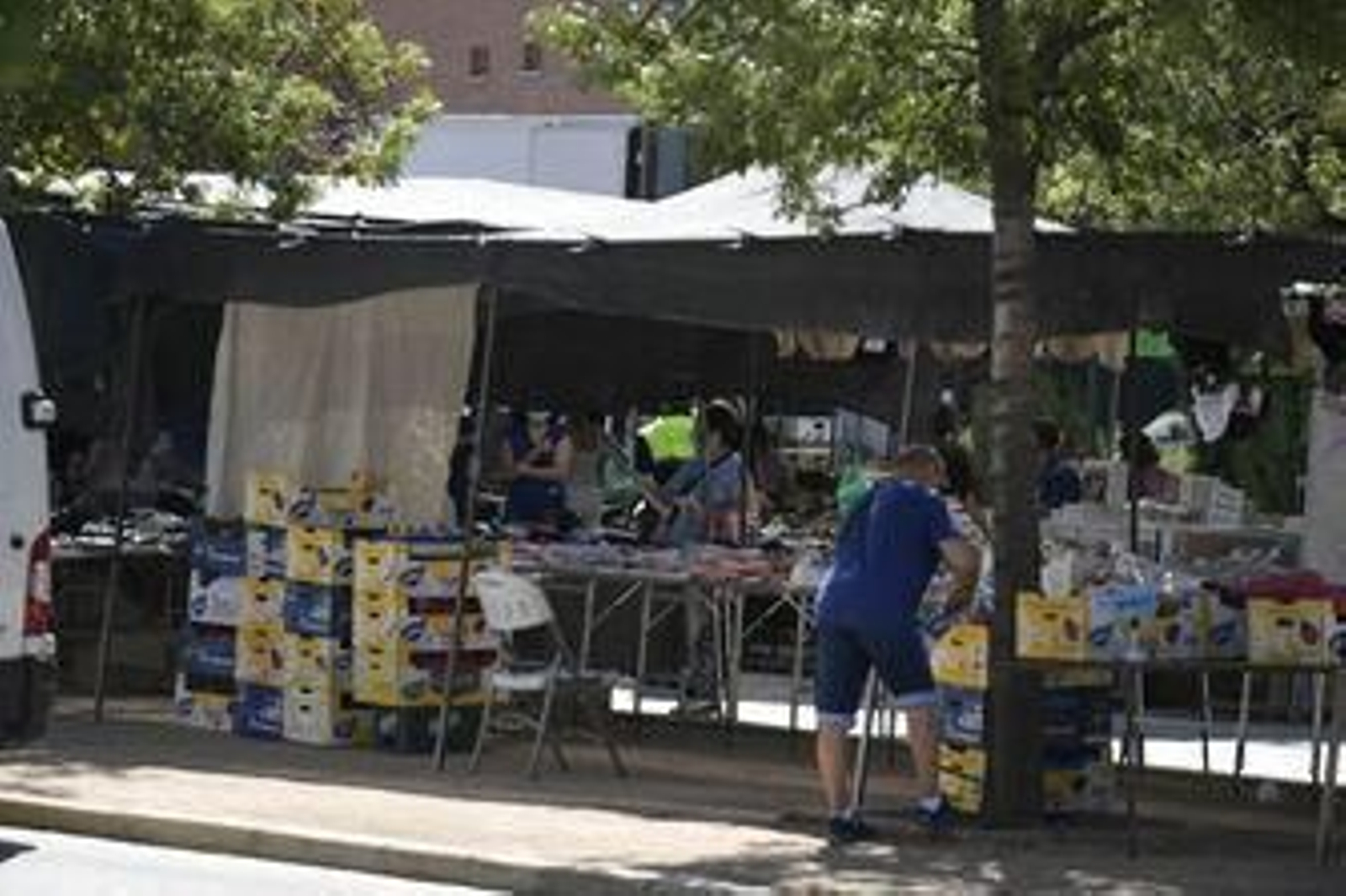 Fotos: así ha sido el regreso del mercadillo en el Zaidín de Granada