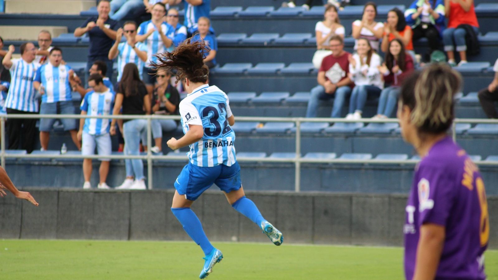 Lorena, saltando tras haber marcado el gol del empate.