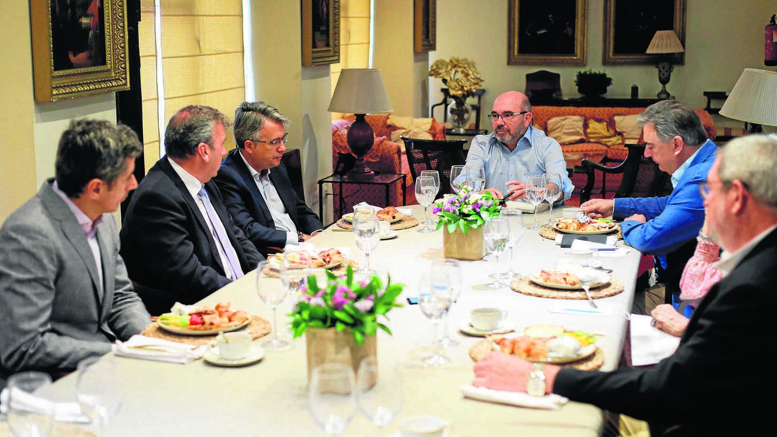 El desayuno estuvo moderado por Joaquín Benítez, jefe de Local de ‘Diario de Cádiz’.