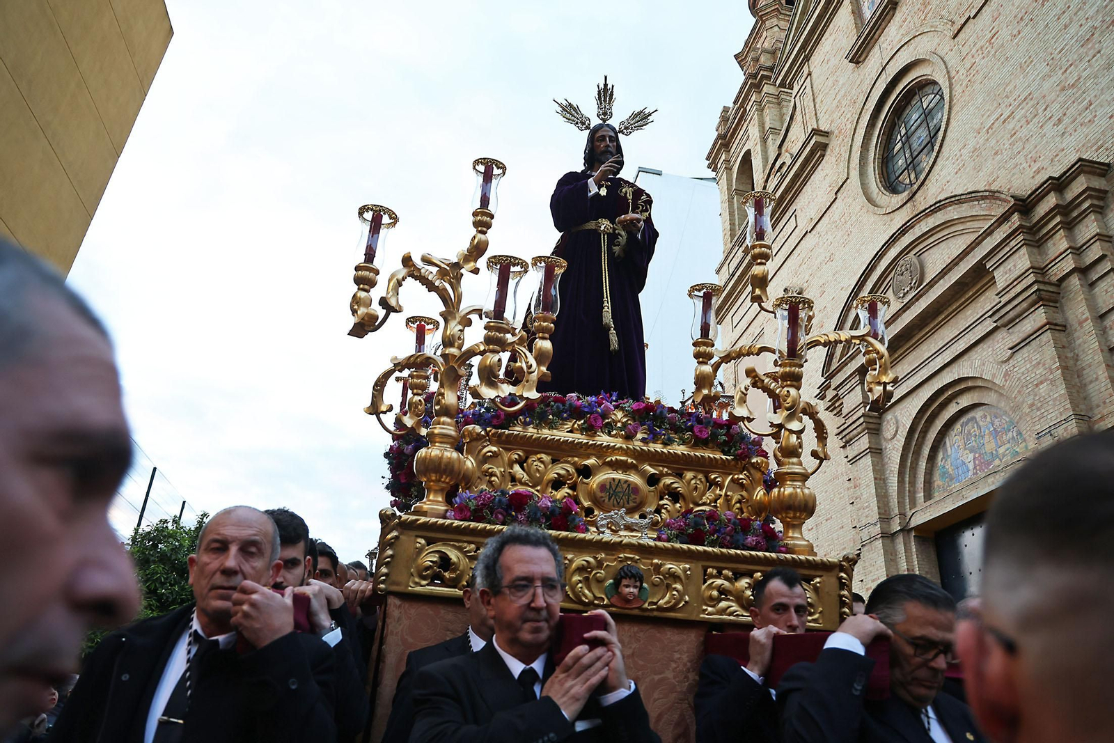 Imágenes del Vía Crucis del Consejo de Cofradías y Hermandades de Huelva