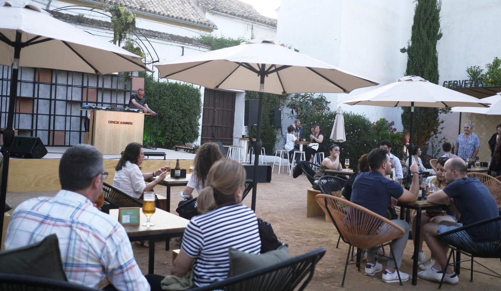 La presentación del Jardín Cervezas Alhambra de Córdoba, en imágenes