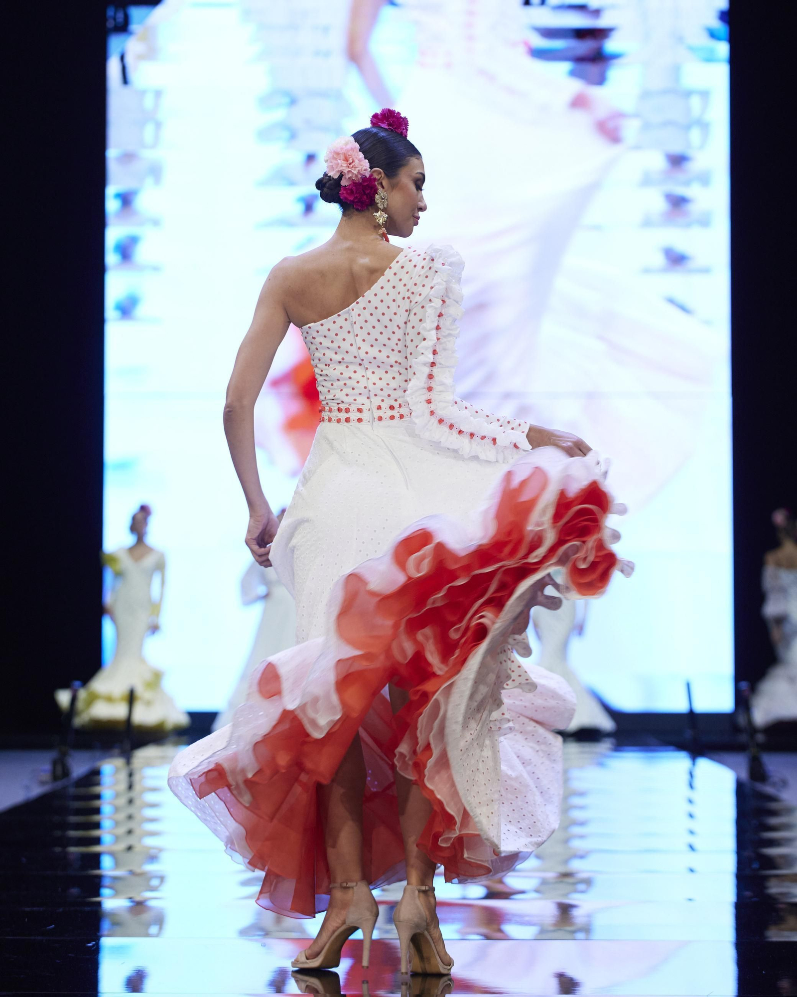 Desfile de Pilar Rubio en SIMOF 2025, todas las fotos