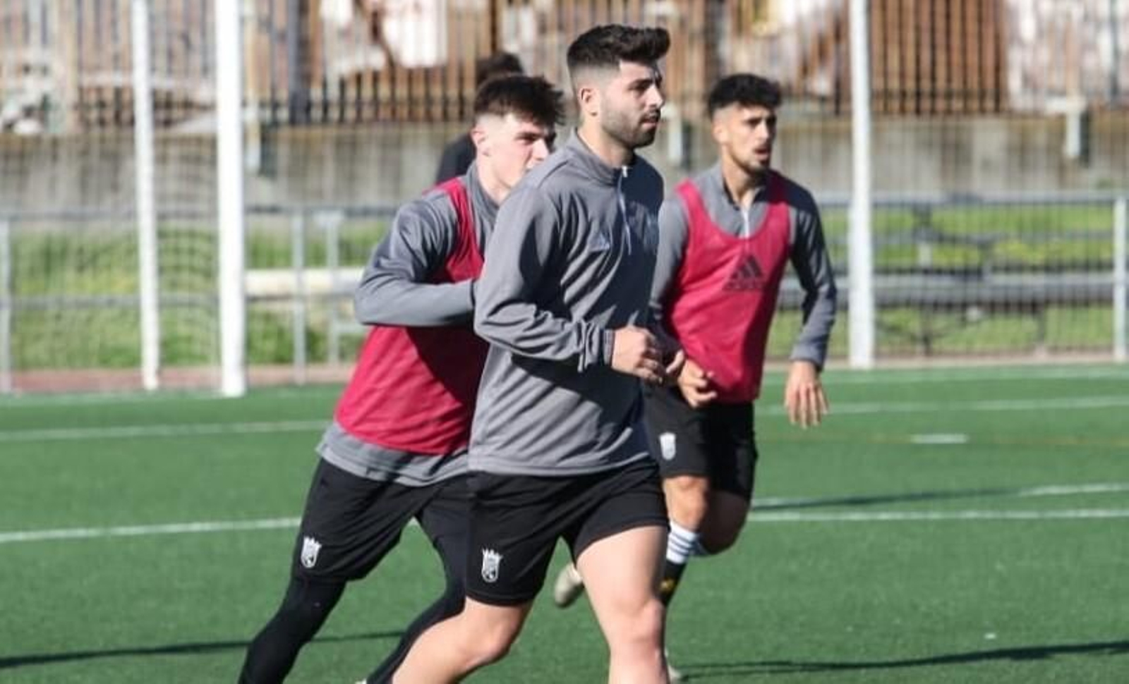 Brian Martín y justo detrás Adriá Cosi, jugador a prueba con el Deportivo.