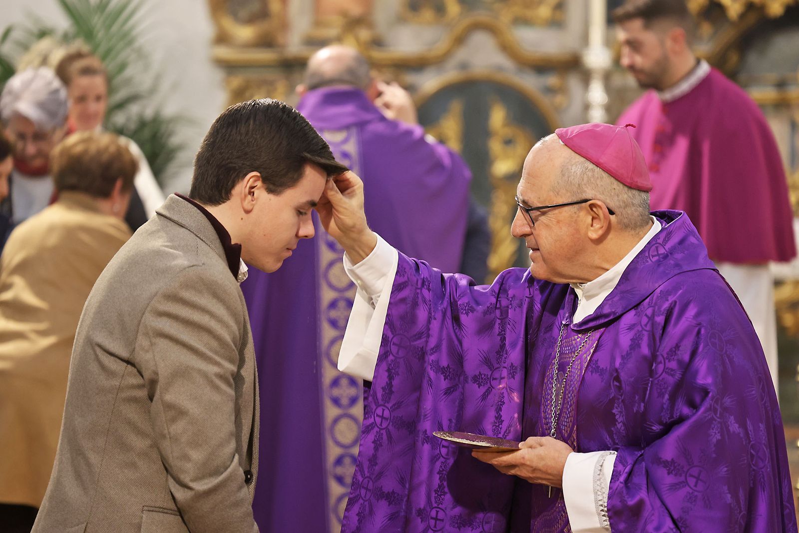 Las fotografías de la Misa de Imposición de Cenizas en la Catedral