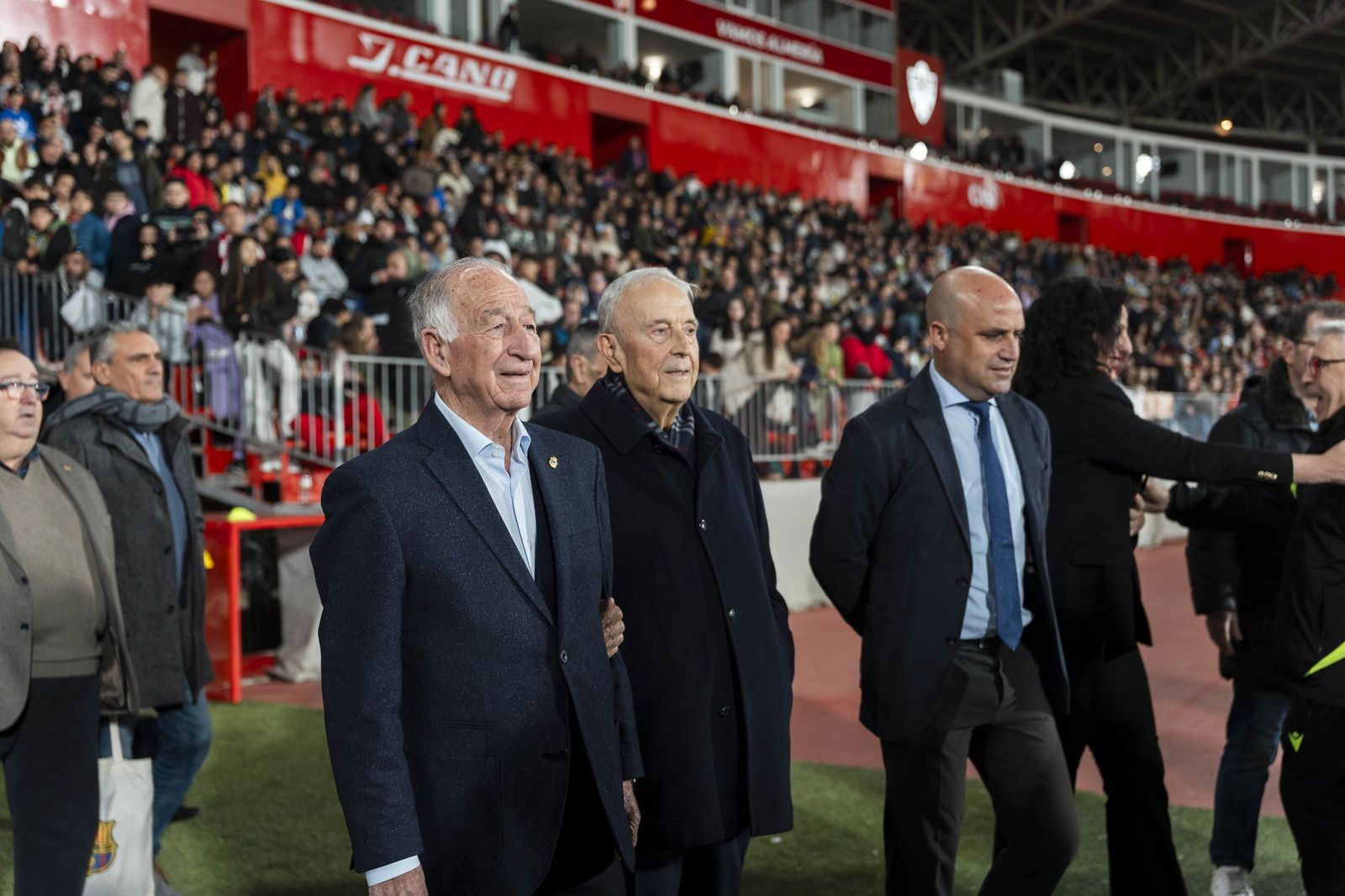 Fotogalería del partido homenaje a Guillermo Blanes entre los veteranos de la UD Almería y el FC Barcelona