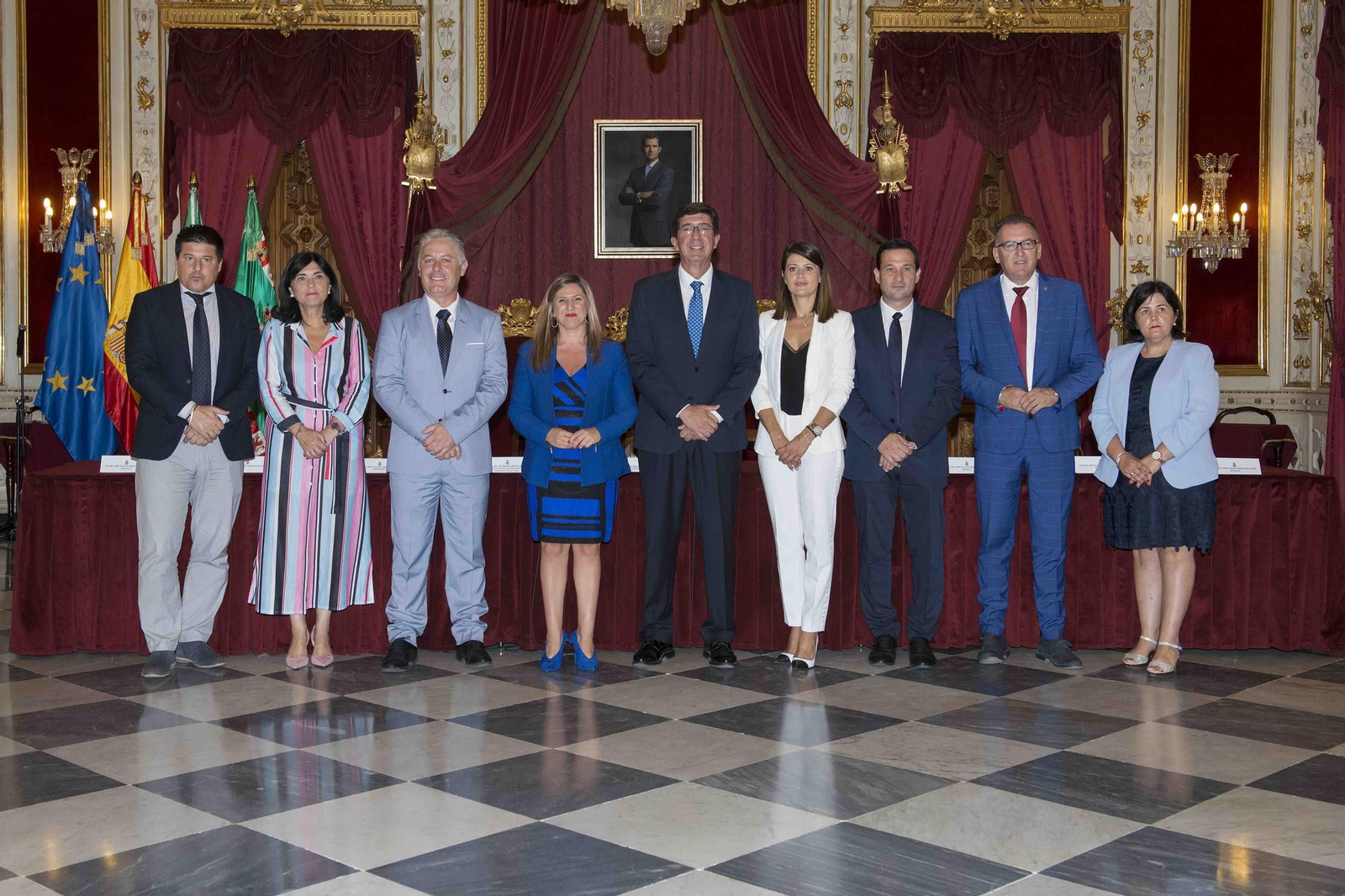 La diputada Ángeles Martínez acudió a la Diputación de Cádiz para la firma del convenio con la Junta.