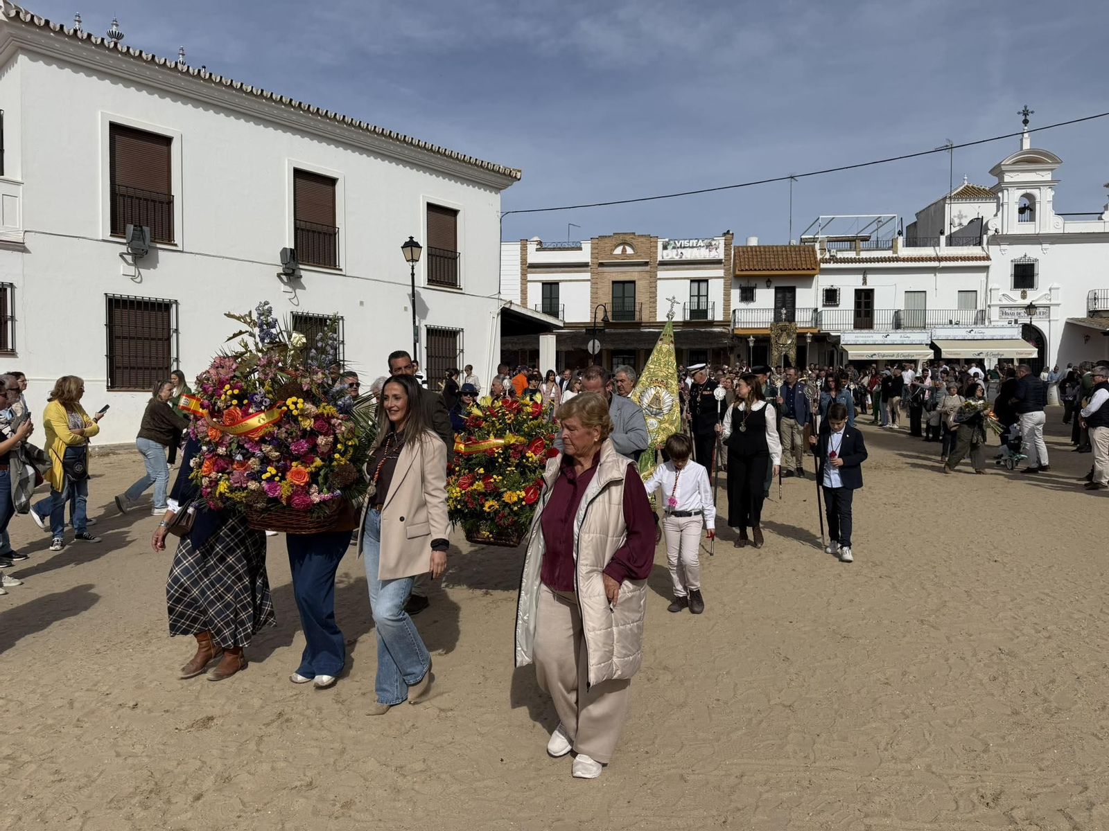 Las mejores imágenes de la peregrinación extraordinaria de Emigrantes a la aldea de El Rocío