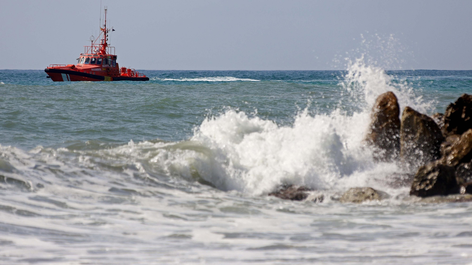 Operativo contra el narcotráfico en la playa de Sotogrande