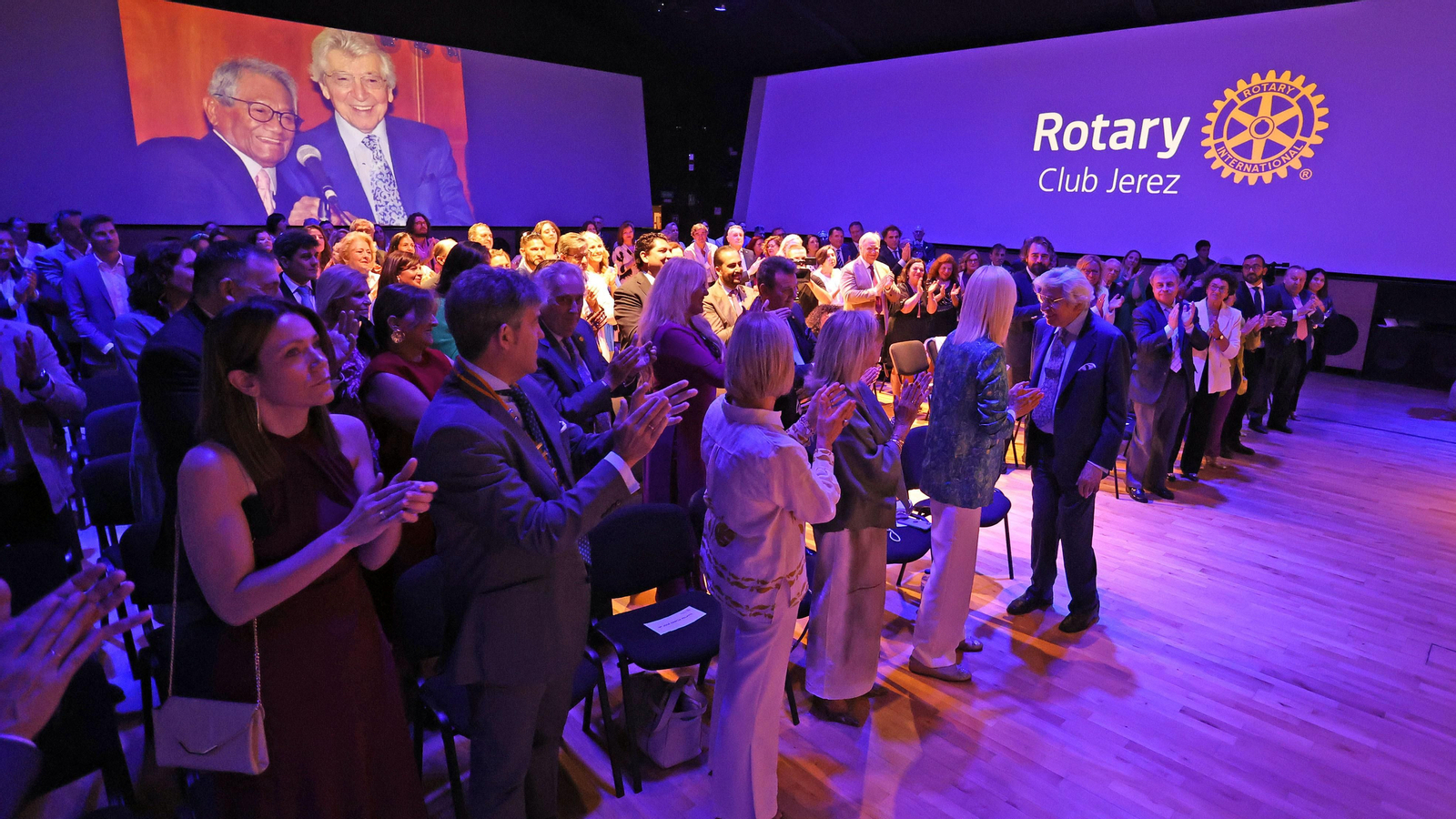Manuel Alejandro recibe el premio Jerezano del Año del Rotary Club Jerez