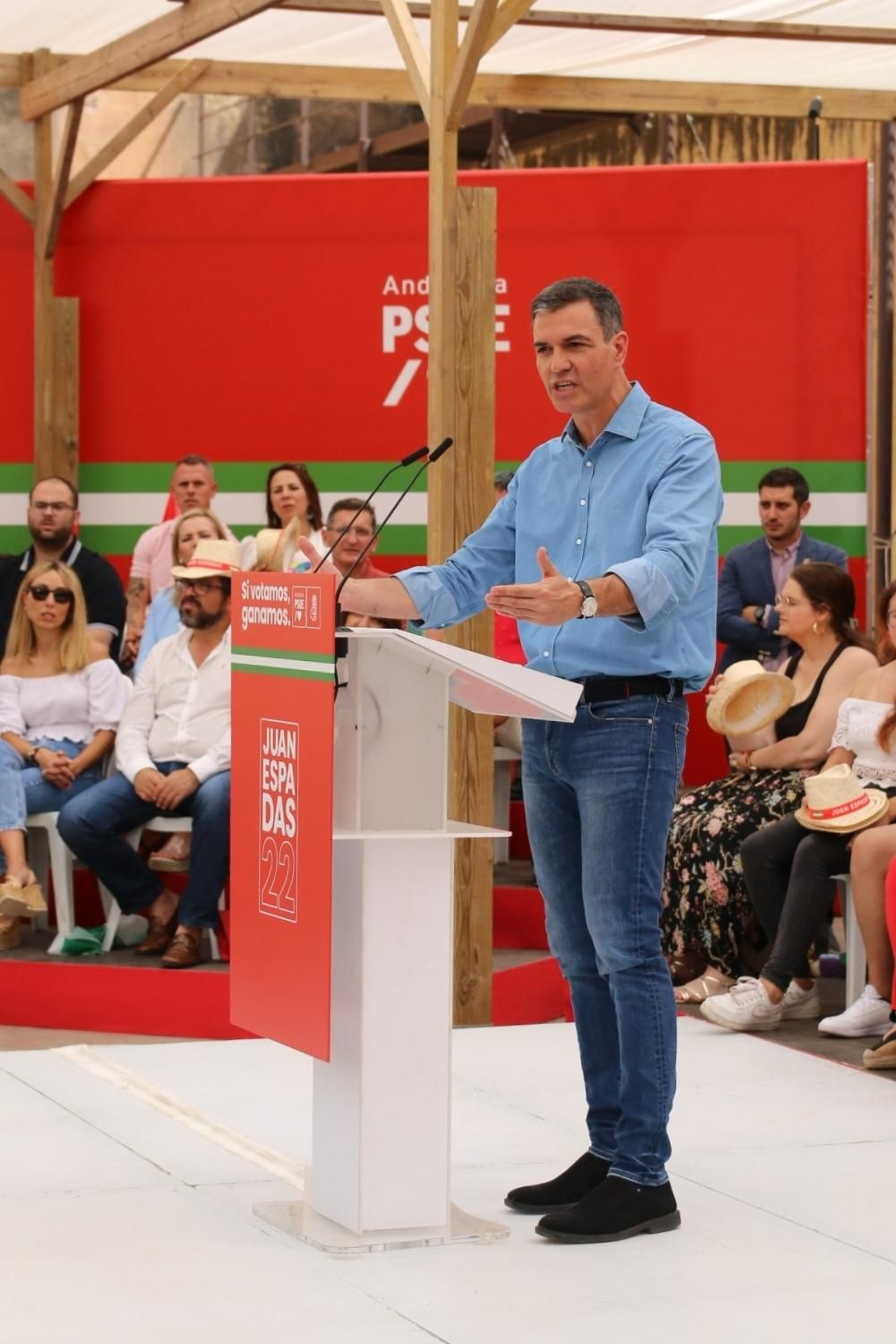 Juan Espadas comienza la campaña electoral con Pedro Sánchez, en imágenes