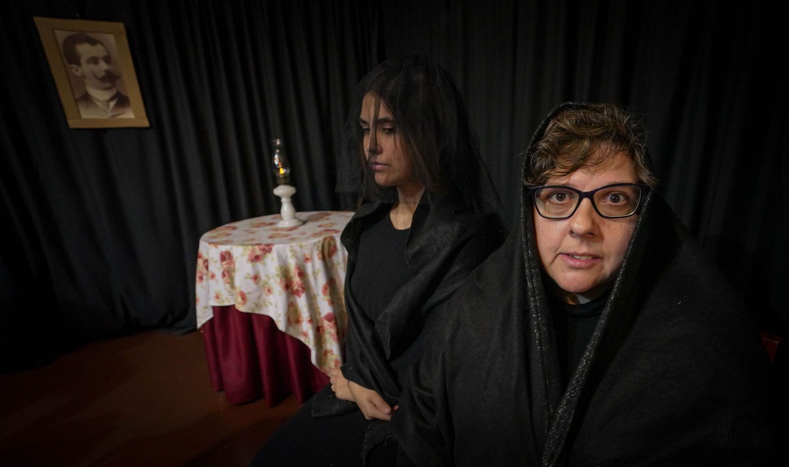 Imágenes del ensayo del grupo de teatro Yerbagüena de Santiago