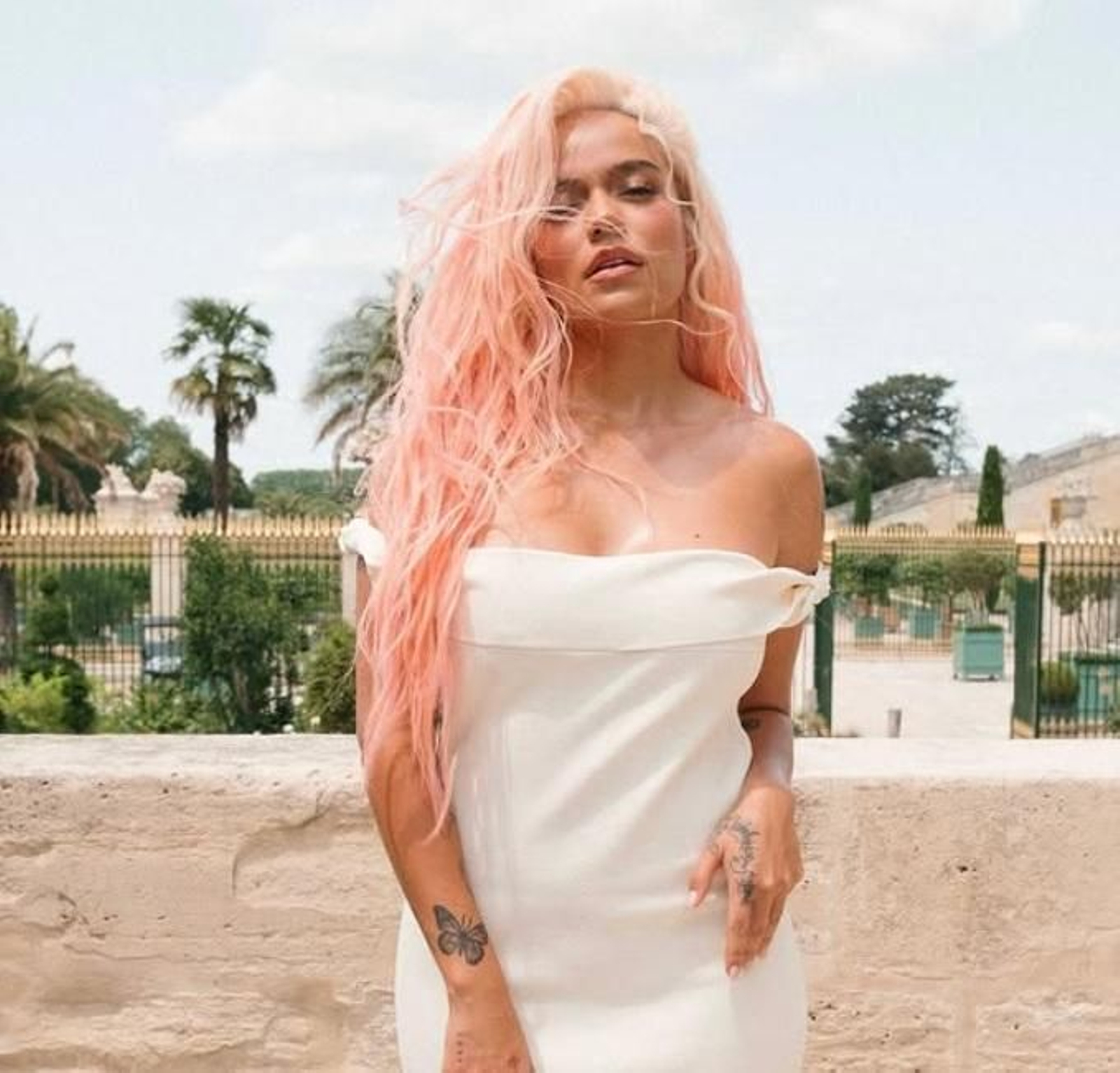 Karol G con una coloración fantasía, muy en tendencia este verano. Karol G con una coloración fantasía, muy en tendencia este verano.