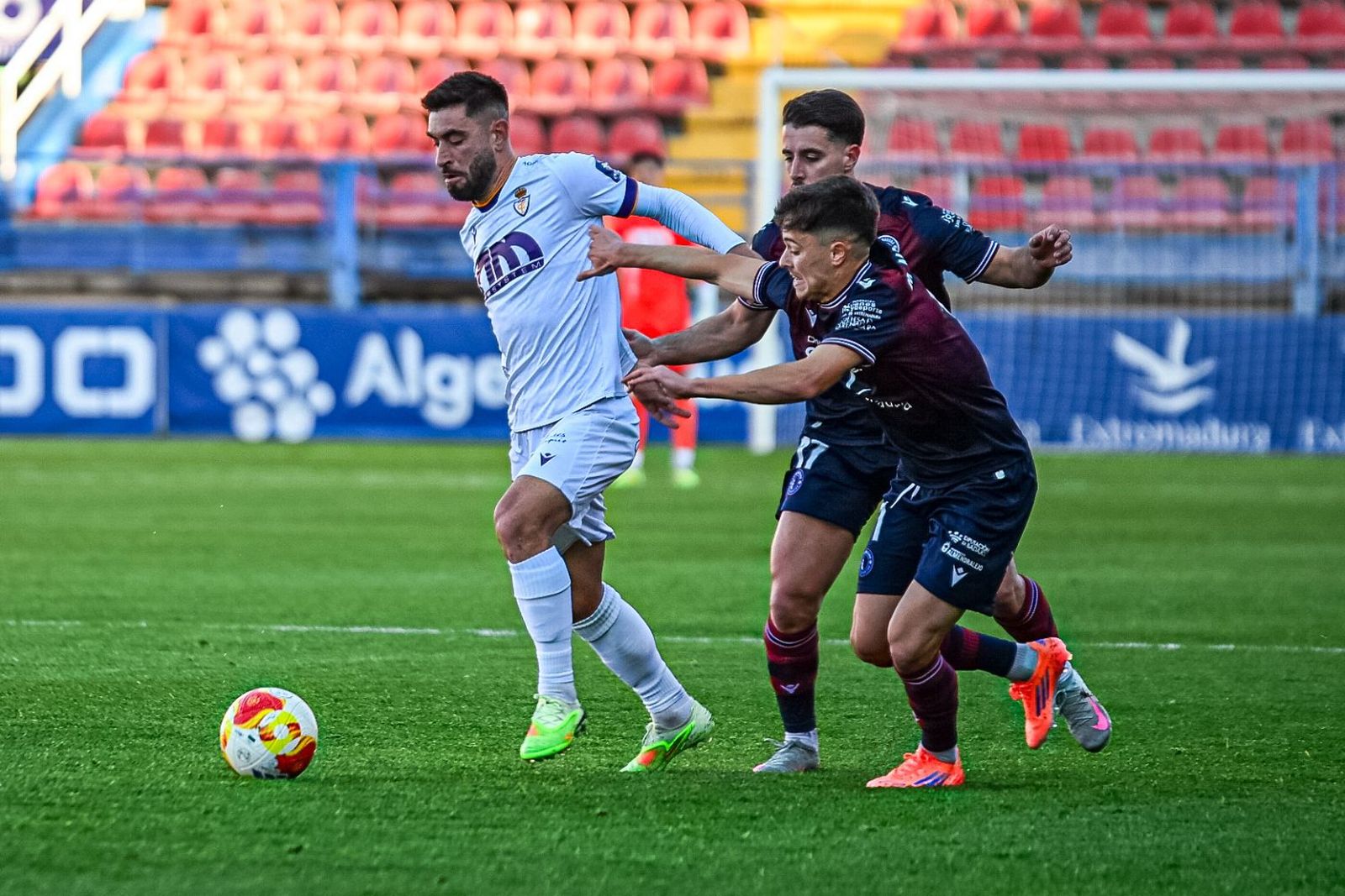 El plantel blanco rascón un punto el Francisco de la Hera.
