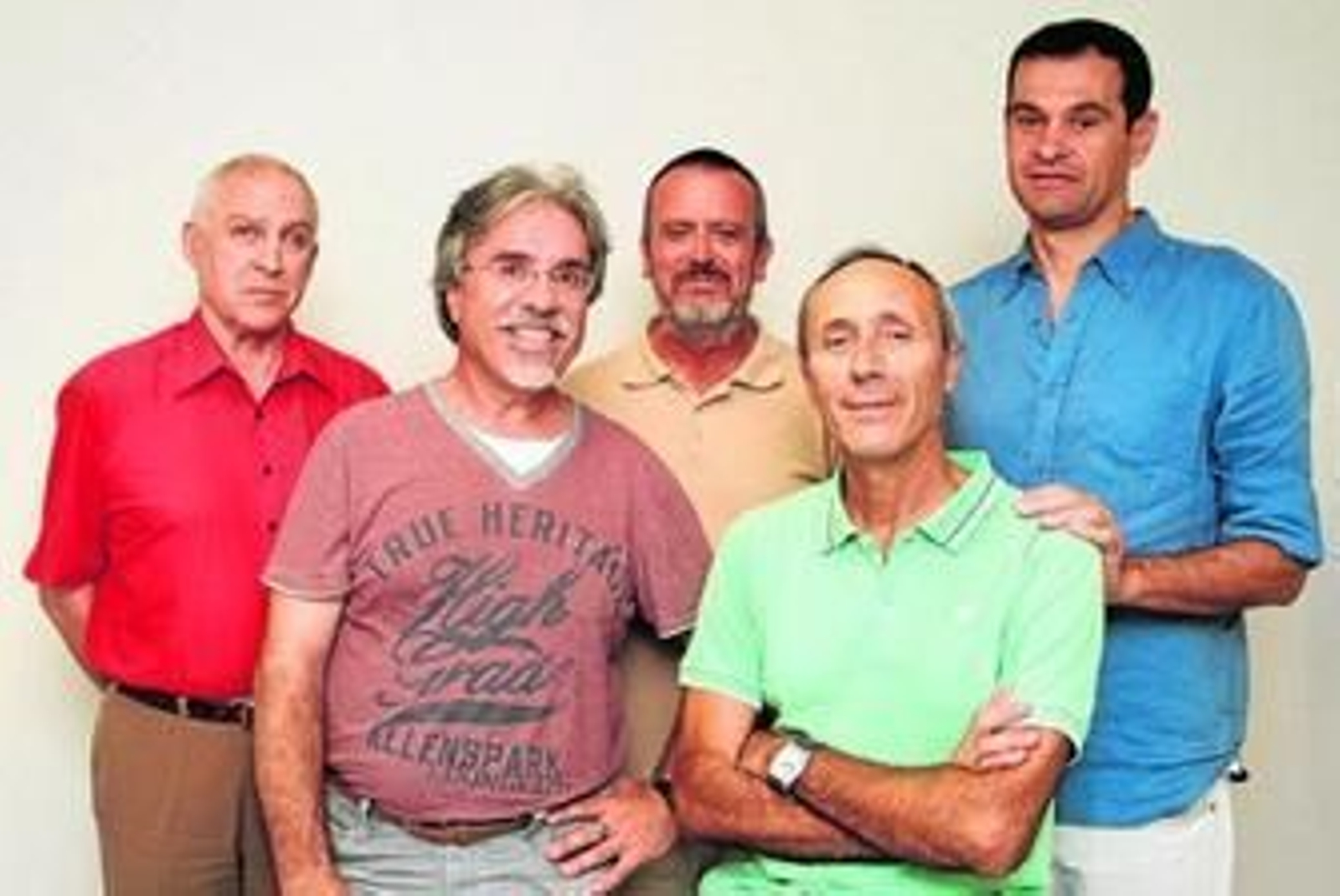 El profesor Rafael Mateos (segundo por la izquierda), junto a los alumnos Jerónimo Sanz, Luis Genaro Toral, Francisco Rodríguez y Juan Antonio Grau.