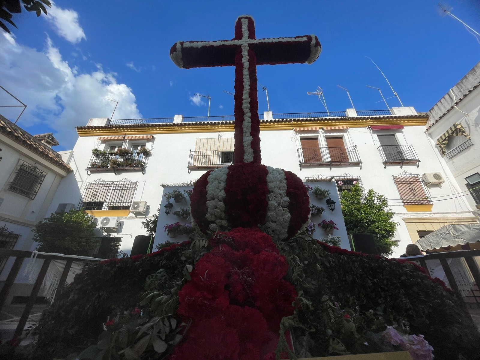 Cruz de la Hermandad de Nuestro Padre Jesús Nazareno. Las Cruces ganadoras del concurso municipal de Córdoba 2024, en imágenes