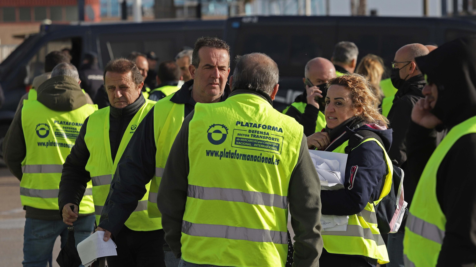 Fotos de la concentración de los camioneros en el acceso sur del puerto de Algeciras