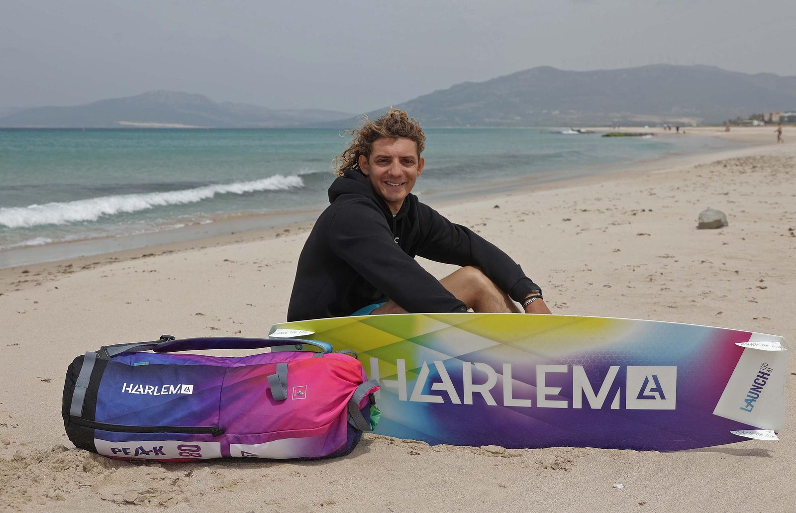 Fotos de Lorenzo Casati y Valentin Hoenderop, participantes del Red Bull King of the Air Tarifa 2025