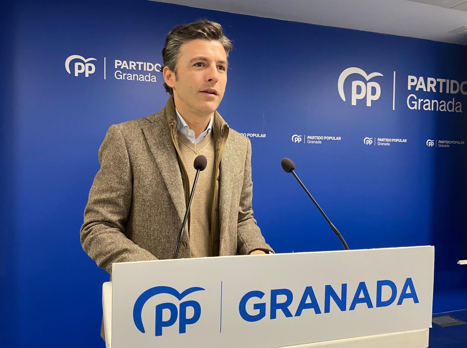 Saavedra, en la sede del PP de Granada.