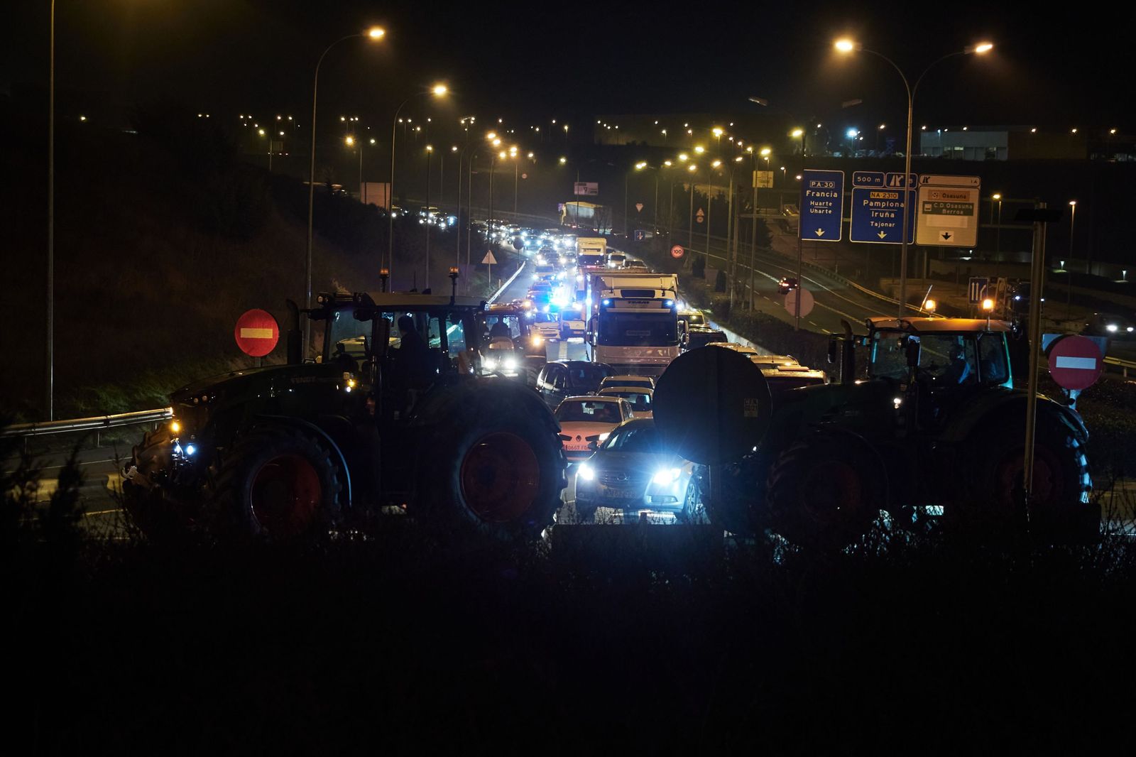 Las imágenes de la tractorada por las carreteras españolas: el campo para las principales vías