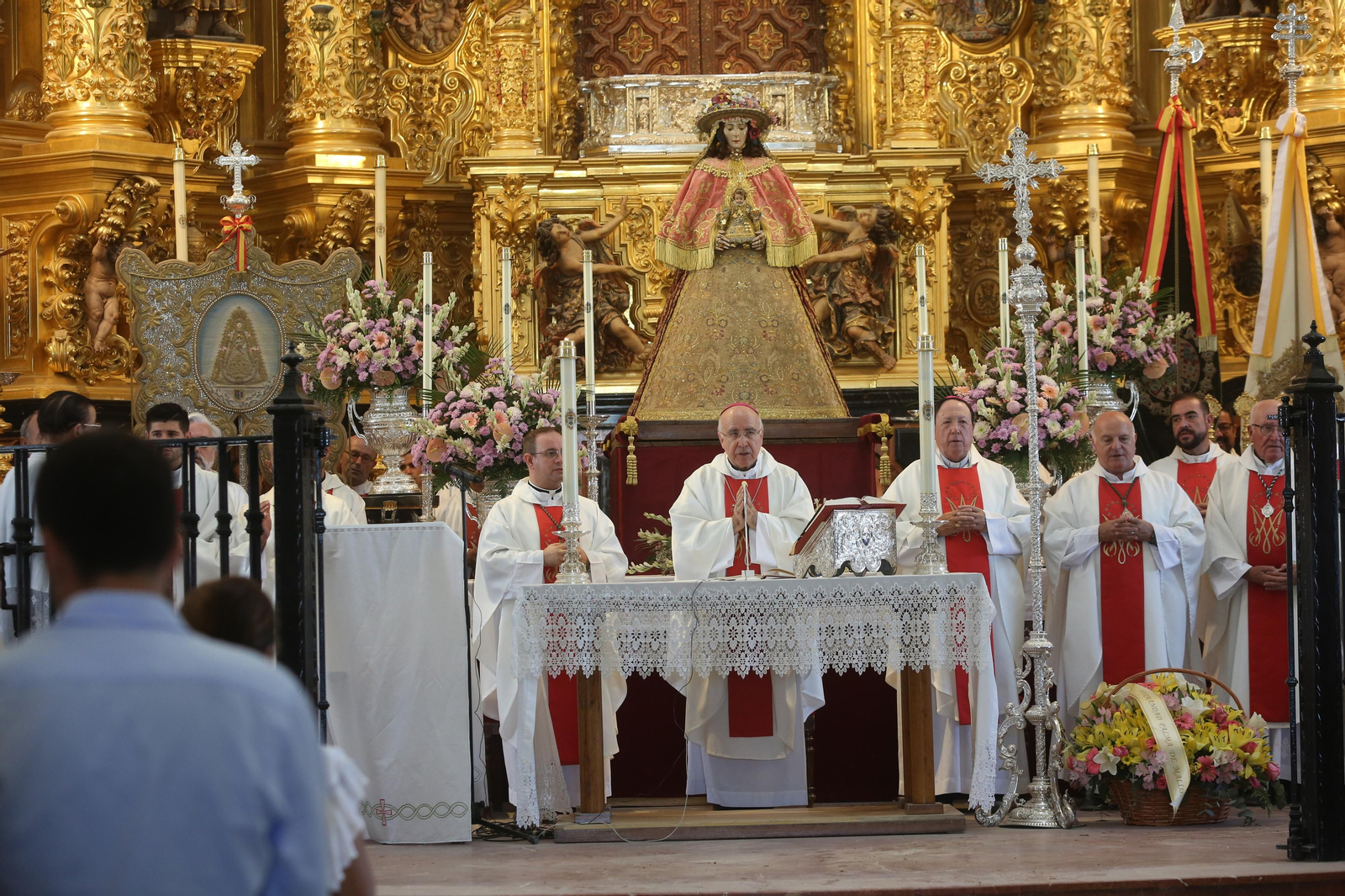 Imágenes de la solemne función del voto en el santuario de la Virgen del Rocío 2019