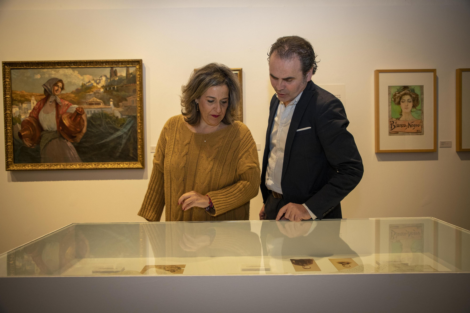 La inauguración de la exposición antológica del pintor Tomás Muñoz Lucena, en imágenes