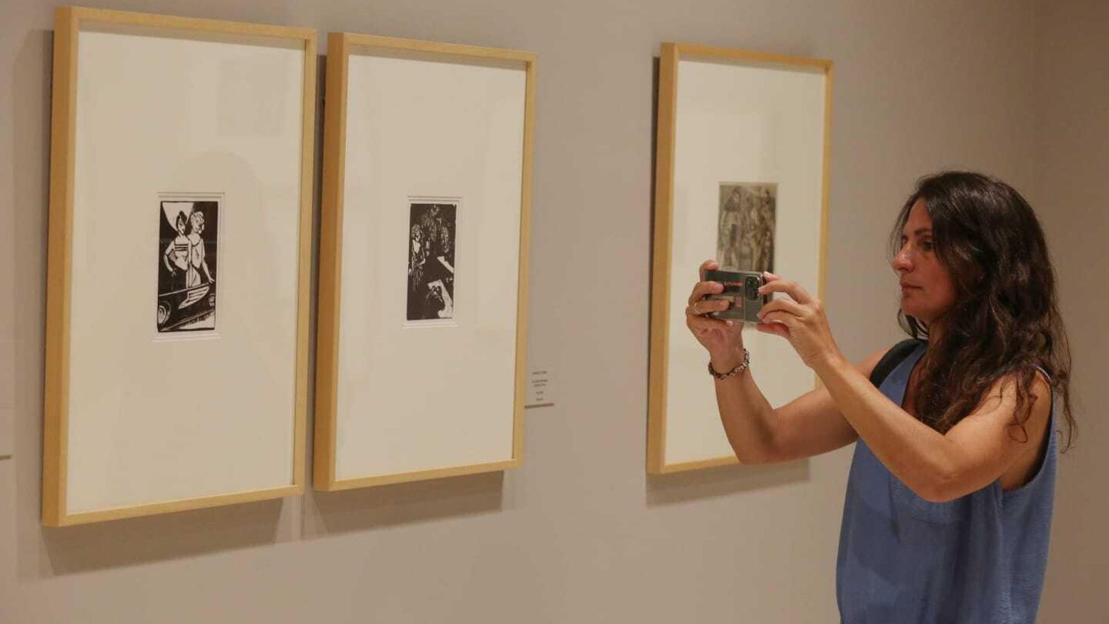 Tres piezas de la muestra 'Negra es la noche'.