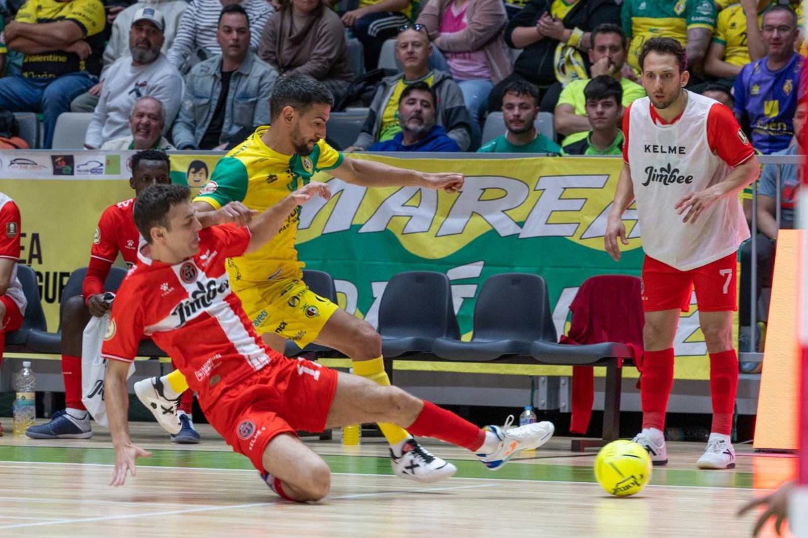 En imágenes: la afición y mejores jugadas del Jaén FS - Jimbee Cartagena