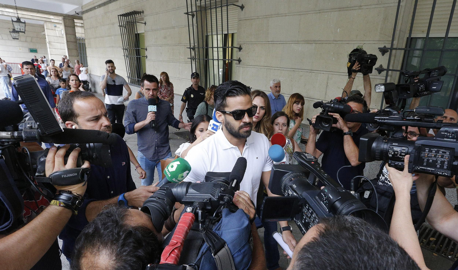 El guardia civil del grupo, el pasado lunes, cuando acudió a firmar a los Juzgados de Sevilla.