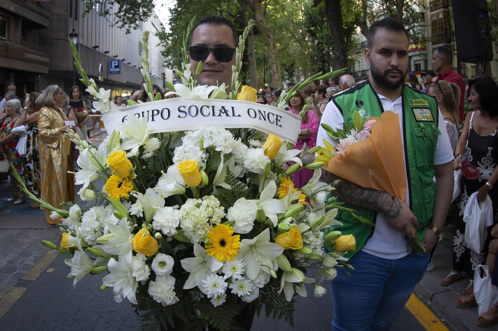 La ofrenda floral a la Virgen de las Angustias, patrona de Granada, en imágenes