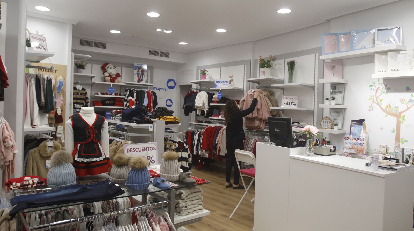 La apertura de los comercios de Córdoba en el puente de la Constitución