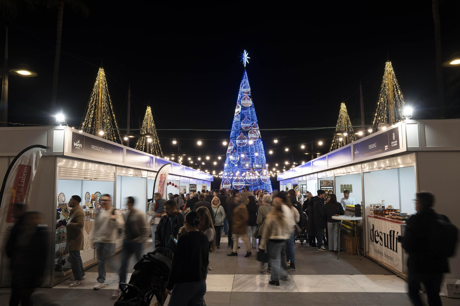 Las mejores imágenes del encendido navideño en Almería