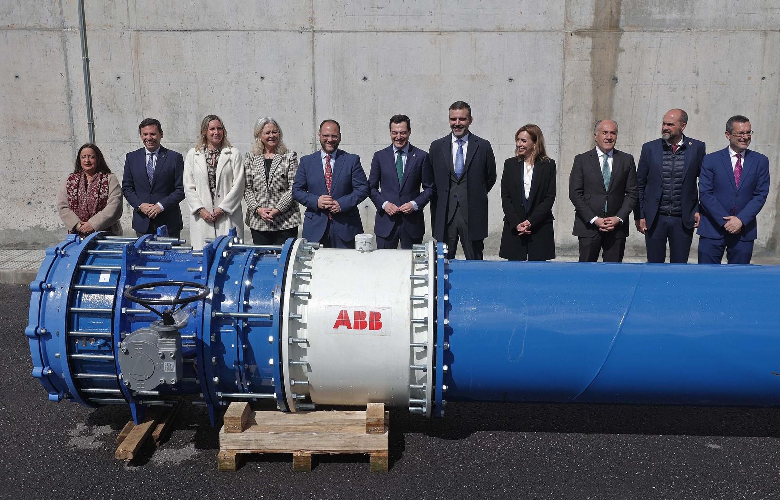 Juanma Moreno inaugura en Castellar la nueva tubería de agua para abastecer la zona norte de San Roque y el Valle del Guadiaro, en imágenes