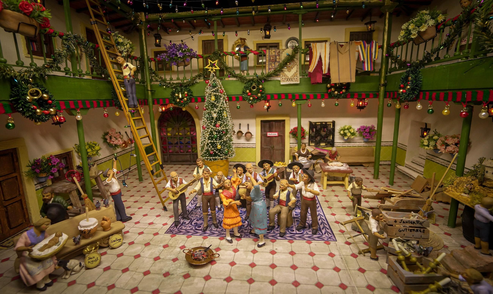 Imágenes de la exposición '50 Navidades montando el Belén' en Jerez