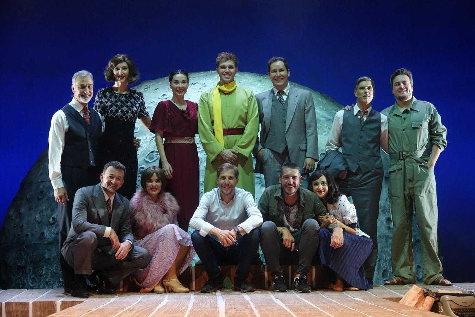 El equipo artístico de 'Antoine', este viernes, en el Teatro Cervantes. El equipo artístico de 'Antoine', este viernes, en el Teatro Cervantes.